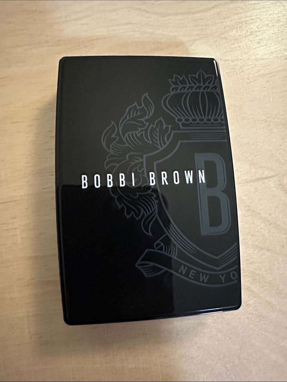 Bobbi Brown Touch-up Palette 2 corrector & 1 concealer in a compact case.
